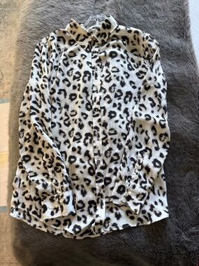 Banana Republic Black and White Leopard Print Button-Down Blouse size small